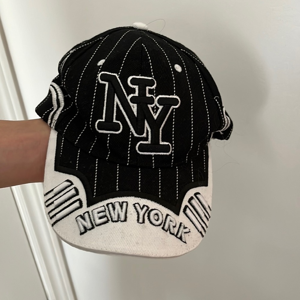 New York black and white strip Hat